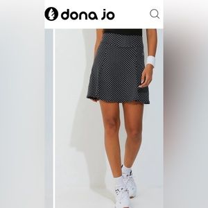 NWOT dona jo women’s ultimate skirt/skort,black polka dot color,size 3 XL